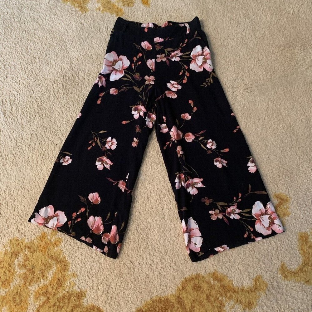 Candies. Size S. Divided Skirt. Goucho. Crop Palazzo. Elastic Back. B17